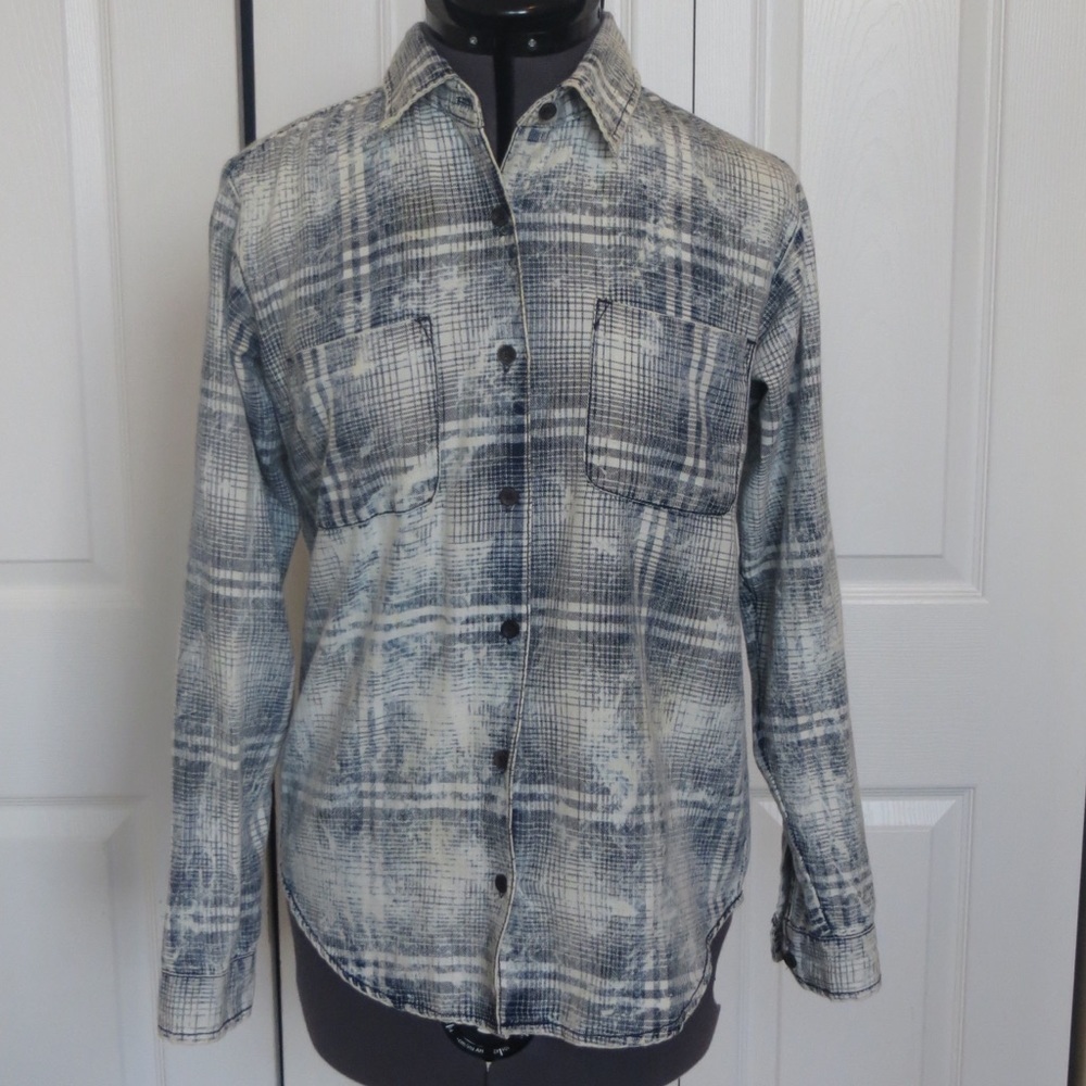 Vanilla Star Blue and White Plaid Distressed Print Denim Shirt • Size XS  🔴
